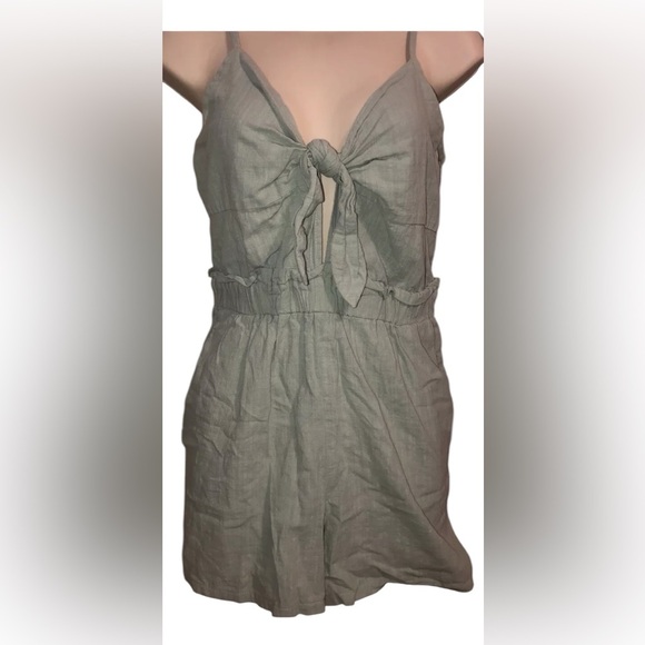 Elegant Green cutout Sleeveless romper One Clothing junior sz Large - Picture 1 of 6